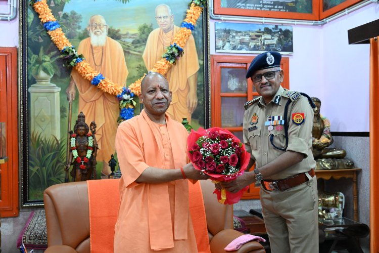 डीजी बनने के बाद एडीजी जोन गोरखपुर अशोक मुथा जैन ने सीएम योगी से की शिष्टाचार भेंट