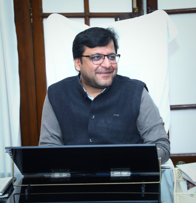 उप्र: मई माह में 5,387.63 करोड़ रुपये का राजस्व प्राप्त, 2.29 लाख लीटर अवैध शराब बरामद