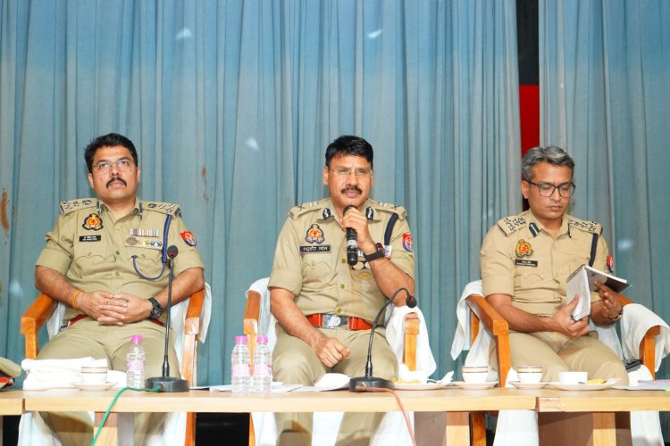 आरक्षी भर्ती परीक्षा तैयारियों की पुलिस आयुक्त ने की समीक्षा