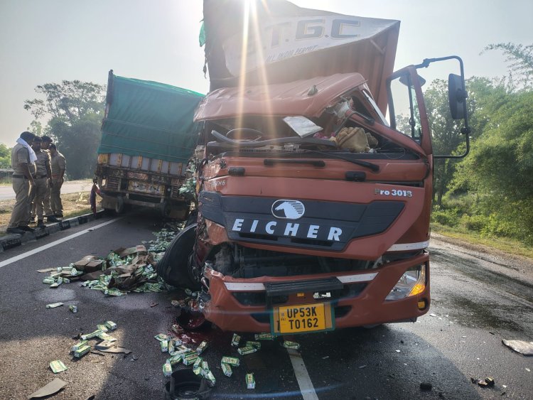 डीसीएम और ट्रक की टक्कर,एक की मौत