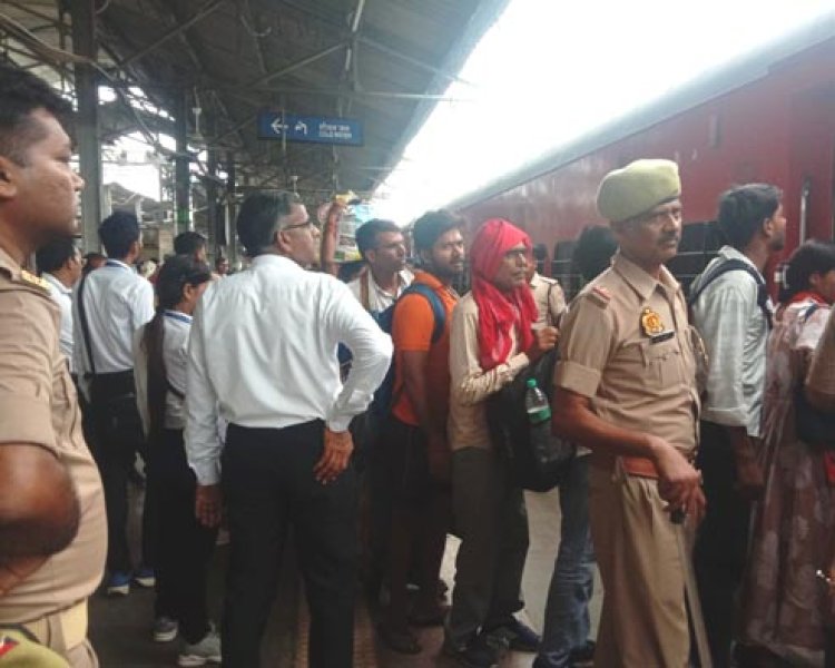 प्रयागराज मंडल ने कांस्टेबल भर्ती परीक्षा के लिए चलाई एग्जाम स्पेशल ट्रेन