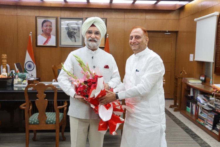 महापौर ने दिल्ली के उपराज्यपाल से की शिष्टाचार भेंट, स्वच्छता, सुरक्षा तथा नागरिक सुविधाओं से जुड़े विषयों पर चर्चा
