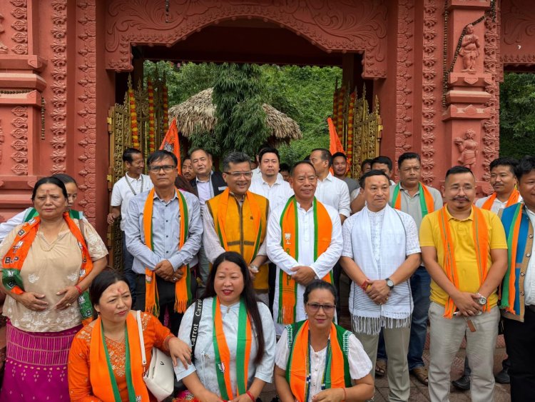 प्रधानमंत्री मोदी के 12 वर्ष पूर्ण होने पर मालिनीथान में केंद्रीय मंत्री मार्घेरिटा ने की पूजा-अर्चना