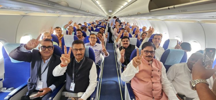 जेवर विधायक की पहल पर नाेएडा एयरपाेर्ट के लिए जमीन देने वाले 170 किसान पहली फ्लाइट से पहुंचे लखनऊ, मुख्यमंत्री से बात