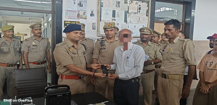 जीआरपी प्रयागराज ने लौटाई यात्रियों की खुशियां, 1.30 करोड़ रुपये मूल्य के 650 गुमशुदा मोबाइल बरामद