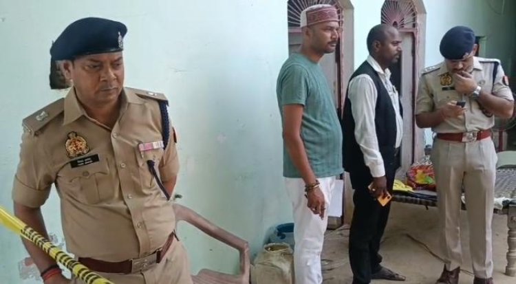 प्रयागराज में एक ही परिवार के तीन लोगों की हत्या, मौके पर पहुंचे पुलिस अधिकारी