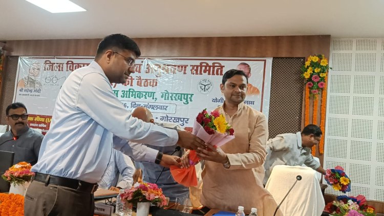 योजनाओं के क्रियान्वयन में किसी प्रकार की लापरवाही नहीं की जाएगी बर्दाश्त : कमलेश पासवान