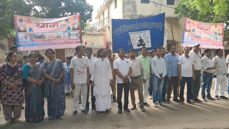 योग दिवस को जनांदोलन बनाने के लिए निकली भव्य 'रन फॉर योगा' रैली