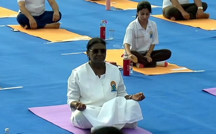 राष्ट्रपति द्रौपदी मुर्मु संग राज्यपाल और मुख्यमंत्री ने जबलपुर में किया योग