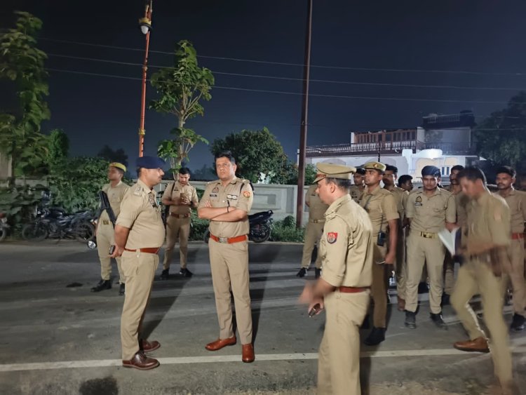 गोरखपुर में छोटे भाई ने की भाई-भाभी और भतीजे की हत्या , पुलिस हिरासत में आरोपित