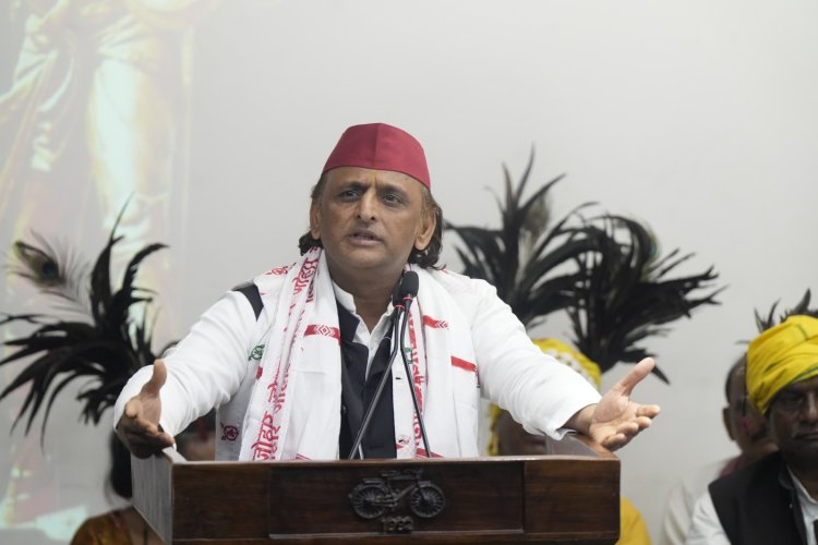 सपा सरकार बनने पर उप्र में अनुसूचित जनजाति आयोग का अलग से गठन होगा: अखिलेश यादव