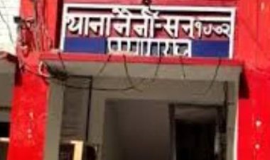 प्रयागराज : अनियंत्रित कार पेड़ से टकराई, चालक की मौत, साथी घायल