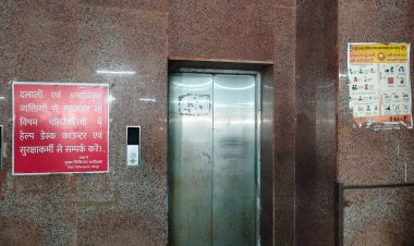 जिला अस्पताल में एक माह से बंद पड़ी लिफ्ट,दिव्यांग मरीजों को हो रही परेशानी