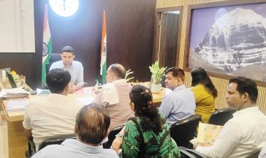 मछली, मीट एवं मांस विक्रेताओं को शहर से बाहर करने के प्रस्ताव का विरोध, नगर आयुक्त को सौंपा ज्ञापन