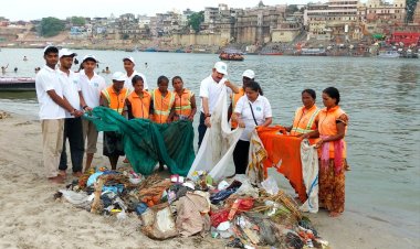 वाराणसी में गंगा पार महाअभियान चलाकर हटाया 1000 किलो पॉलीथिन- कचरा