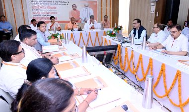 विंध्य के विकास पर मुख्यमंत्री सख्त, मीरजापुर में समीक्षा बैठक कर अफसरों को तय समय में योजनाएं पूरी करने के दिए निर्देश