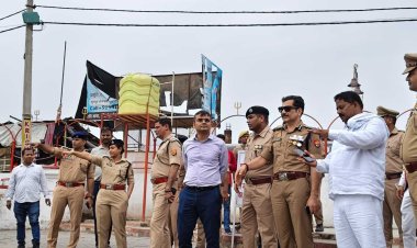 वाराणसी के पुलिस कमिश्नर और जिलाधिकारी ने सावन माह की तैयारियों को मौके पर पहुंच कर परखा