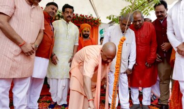 मुख्यमंत्री योगी ने किया'वृक्षारोपण महायज्ञ का शुभारंभ, दोपहर 12 बजे तक रोपे गये 16 करोड़ पौधे