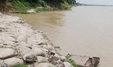 गंगा नदी में सीवर गिरने से भड़के मीरजापुर के 22 गांवाें के ग्रामीण, जिलाधिकारी काे दिया ज्ञापन