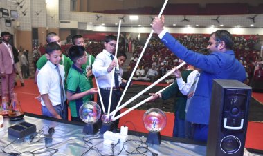 विद्यार्थियों को बड़े सपने देखने, वैज्ञानिक जिज्ञासा विकसित करने पर जोर देना चाहिए : कुलपति