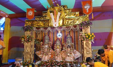 प्रयागराज में 56 प्रकार के महाभोग से सजे जगत के नाथ, तिरुपति बालाजी स्वरूप में भक्तों को दिए दिव्य दर्शन
