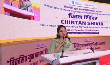 युवाओं को अपने करियर बनाने के साथ देश के बारे में भी सोचना चाहिए: निखिल खडसे