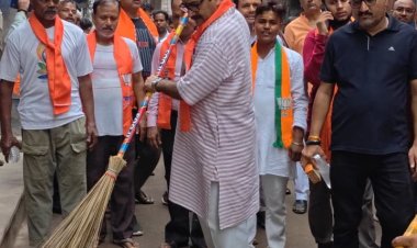 वाराणसी : विधायक डॉ नीलकंठ तिवारी ने किया वार्ड कमलगड़हा में प्रवास, सुनीं समस्याएं