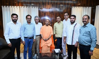 मुख्यमंत्री योगी से गोरखपुर के व्यापारियों और गोरक्ष एंक्लेव के निवासियों ने की मुलाकात