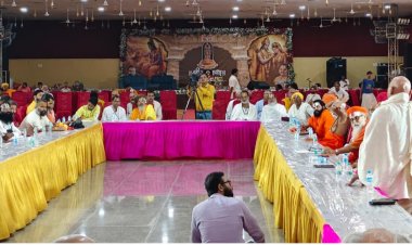 राम मंदिर पर राजनीति बंद हो, राम मंदिर ट्रस्ट विहिप और संघ के साथ : संत समाज