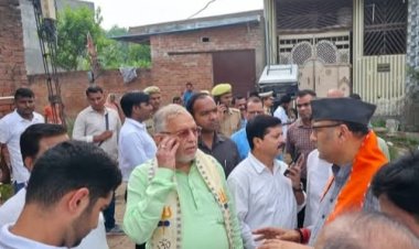 वाराणसी : रामनगर क्षेत्र में प्रभारी मंत्री सुरेश खन्ना ने किया निरीक्षण, अधिकारियों को नियमित स्वच्छता कराने के दिए निर्देश