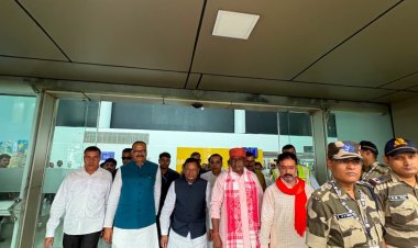 समरसता संकल्प सभा में भाग लेने उपमुख्यमंत्री ब्रजेश पाठक वाराणसी पहुंचे,एयरपोर्ट पर स्वागत