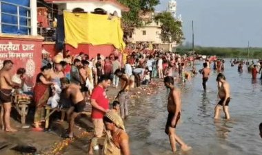 गुरु पूर्णिमा पर गंगा घाटों पर उमड़ी आस्था, सुरक्षा के रहे व्यापक इंतजाम