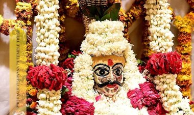 गुरू पूर्णिमा पर श्री काशी विश्वनाथ का दिव्य श्रृंगार,राजसी पोशाक धारण कराई गई