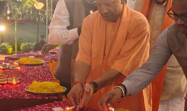 गुरु रविदास महाराज समरसता दीप अभियान में मुख्यमंत्री योगी ने जलाया दीप