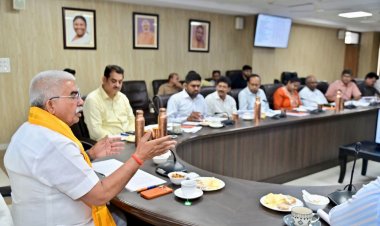 योगी सरकार खादी को बना रही आत्मनिर्भरता का सशक्त माध्यम : राकेश सचान