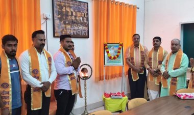 गुरु-शिष्य परंपरा ज्ञान और संस्कारों की आधारशिला है : प्रो. डी.सी. श्रीवास्तव