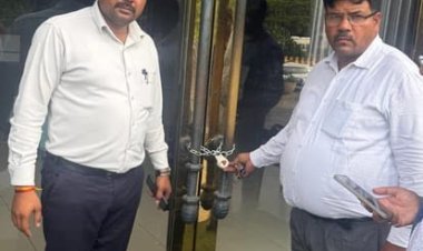 आरसी का पैसा जमा नहीं कराने पर चार बिल्डरों के कार्यालय सील