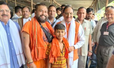 कांवड़ सेवा शिविर में पहुंचे निशंक, शिवभक्तों को परोसा भोजन