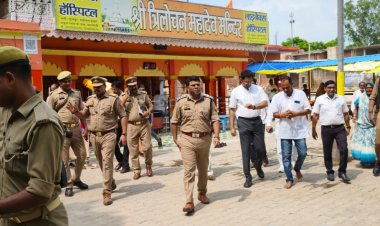 त्रिलोचन महादेव धाम में व्यवस्थाओं में कमी मिलने पर डीएम-एसपी ने लगाई फटकार