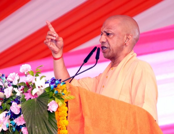 यूपी के 1.32 लाख परिषदीय विद्यालयों में स्कूल चलो अभियान के दूसरे चरण का शुभारंभ, प्रवेशोत्सव के साथ बच्चों का भव्य स्वागत