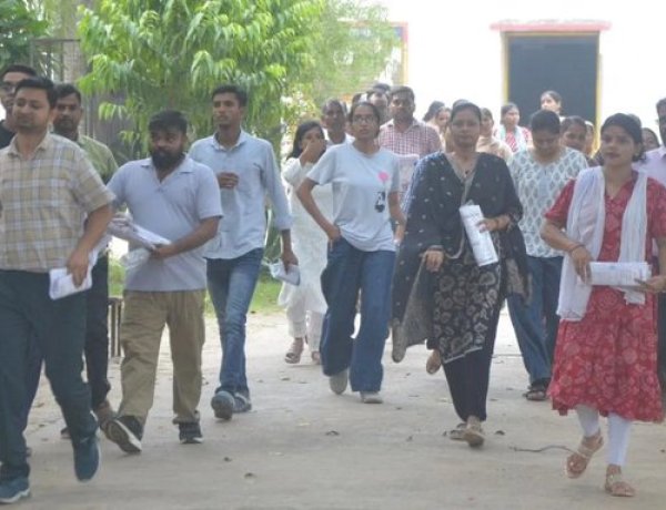 यूपी टीईटी 2026: दूसरे दिन 7.51 लाख अभ्यर्थियों ने दी परीक्षा, 11 फर्जी परीक्षार्थी और मोबाइल के साथ एक अभ्यर्थी पकड़ा गया