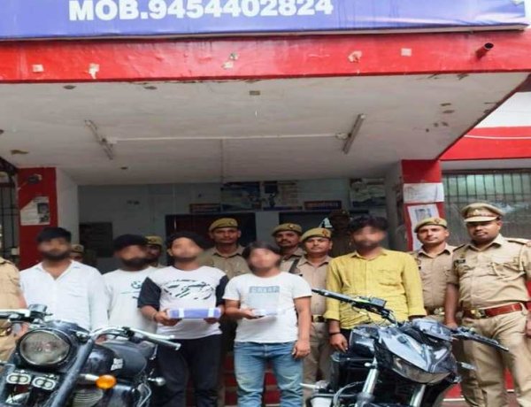 लूटकांड का खुलासा: पांच आरोपित गिरफ्तार, लूट का सामान और नकदी बरामद