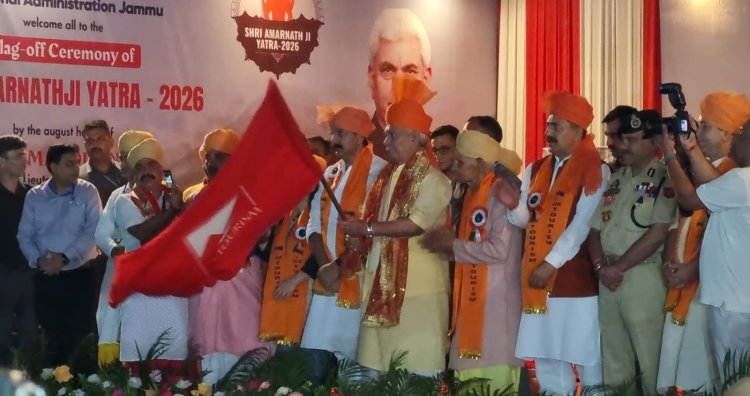 अमरनाथ यात्रा 2026: उपराज्यपाल मनोज सिन्हा ने 4,822 श्रद्धालुओं के पहले जत्थे को दिखाई हरी झंडी