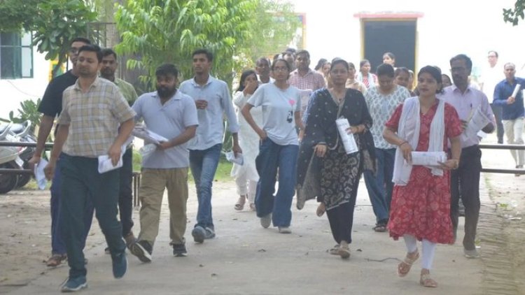 यूपी टीईटी 2026: दूसरे दिन 7.51 लाख अभ्यर्थियों ने दी परीक्षा, 11 फर्जी परीक्षार्थी और मोबाइल के साथ एक अभ्यर्थी पकड़ा गया