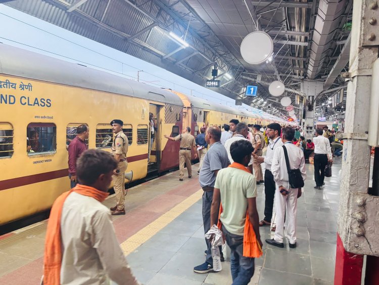 यात्री सुविधाओं और बेहतर प्रबंधन से प्रयागराज मंडल ने बनाया नया रिकॉर्ड