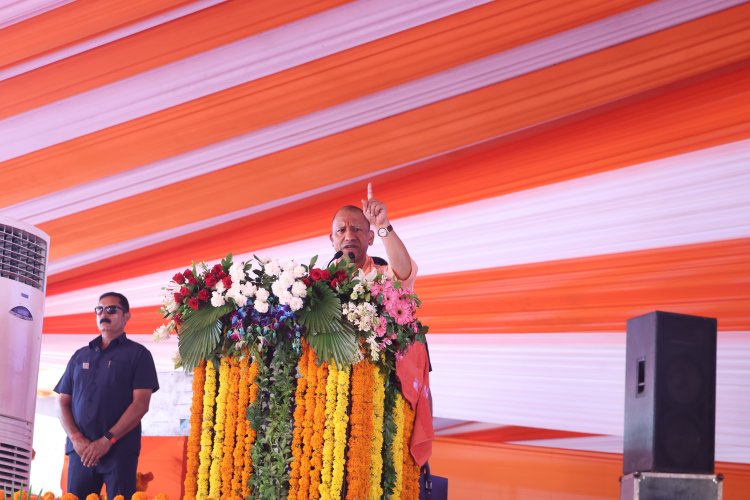 बुंदेलखंड के युवा अब तमंचे नहीं, ब्रह्मोस बनाएंगे और हम बुंदेलखंड को धरती का स्वर्ग बनाएंगे : मुख्यमंत्री याेगी आदित्यनाथ