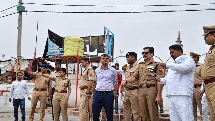 वाराणसी के पुलिस कमिश्नर और जिलाधिकारी ने सावन माह की तैयारियों को मौके पर पहुंच कर परखा