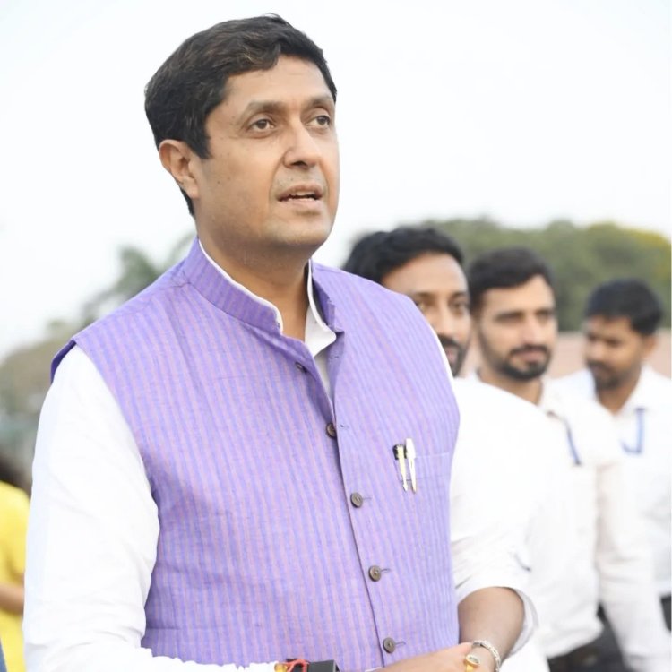 ध्वस्तीकरण से प्रभावित परिवारों का तत्काल पुनर्वास हो : सांसद उज्जवल रमण सिंह