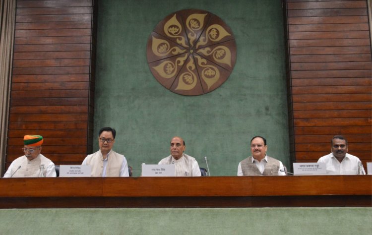  सर्वदलीय बैठक : सरकार ने विपक्ष से की विधेयकों पर सार्थक चर्चा और सुचारू संचालन में सहयोग की अपील