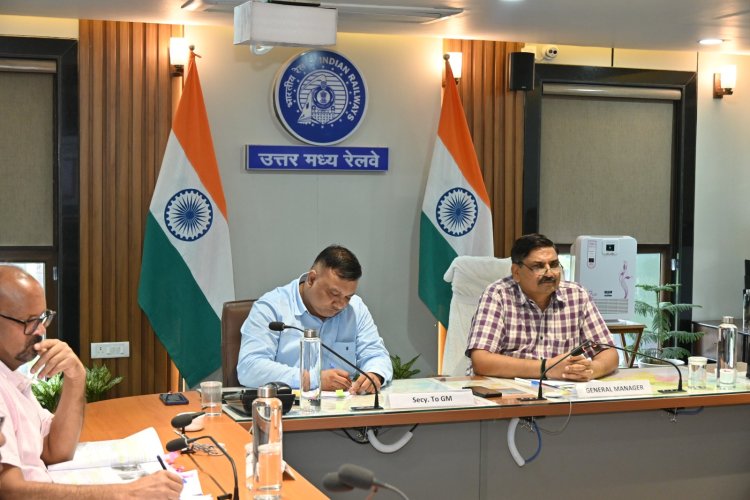 मॉनसून में यात्रियों की सुरक्षा सर्वोच्च प्राथमिकता, हर स्तर पर रहें सतर्क रेलवे अधिकारी: नरेश पाल सिंह